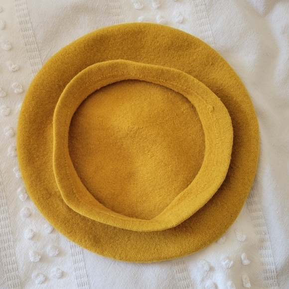 Vintage women's mustard yellow felt wool beret hat - Picture 3 of 4